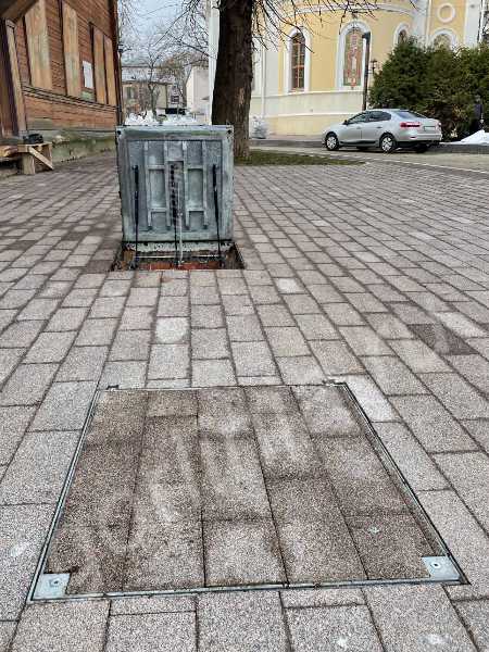 Люки Проспект-Ц ул. Короленко и Славянская в твердых покрытия из тротуарной плитки по программе ФКГС