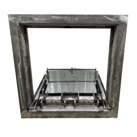 Люк кровельный ЛКР из нержавеющей стали вид снизу на опорную полку рамы и петли